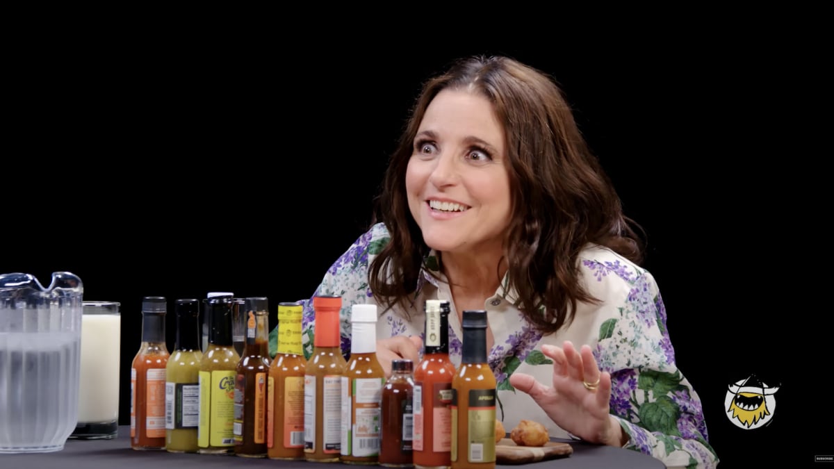 julia-louis-dreyfus-valiantly-charges-through-‘hot-ones’