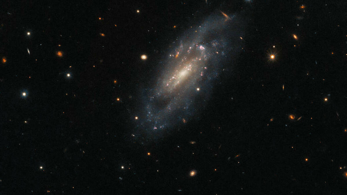 hubble-snaps-a-seemingly-peaceful-galaxy-don’t-be-fooled.