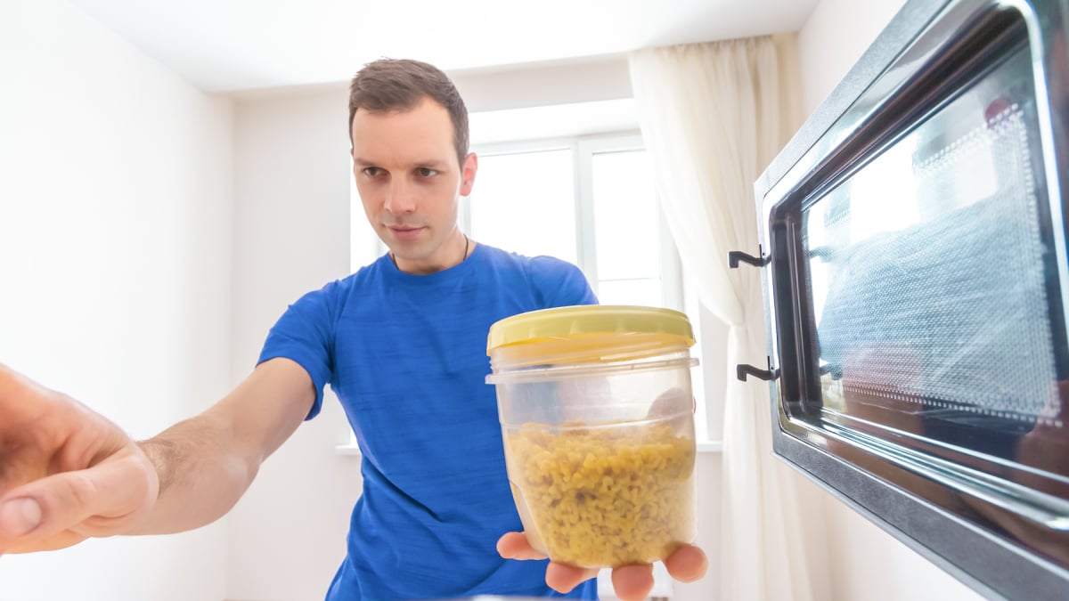 the-internet-is-freaking-out-about-reheated-rice.-should-you-be-worried?