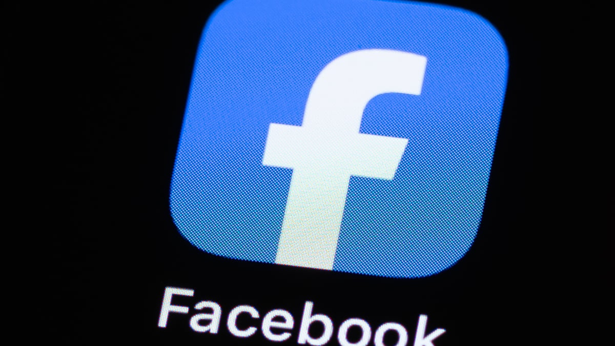 no,-the-black-facebook-app-icon-isn’t-a-new-logo-here’s-why-you’re-seeing-it.