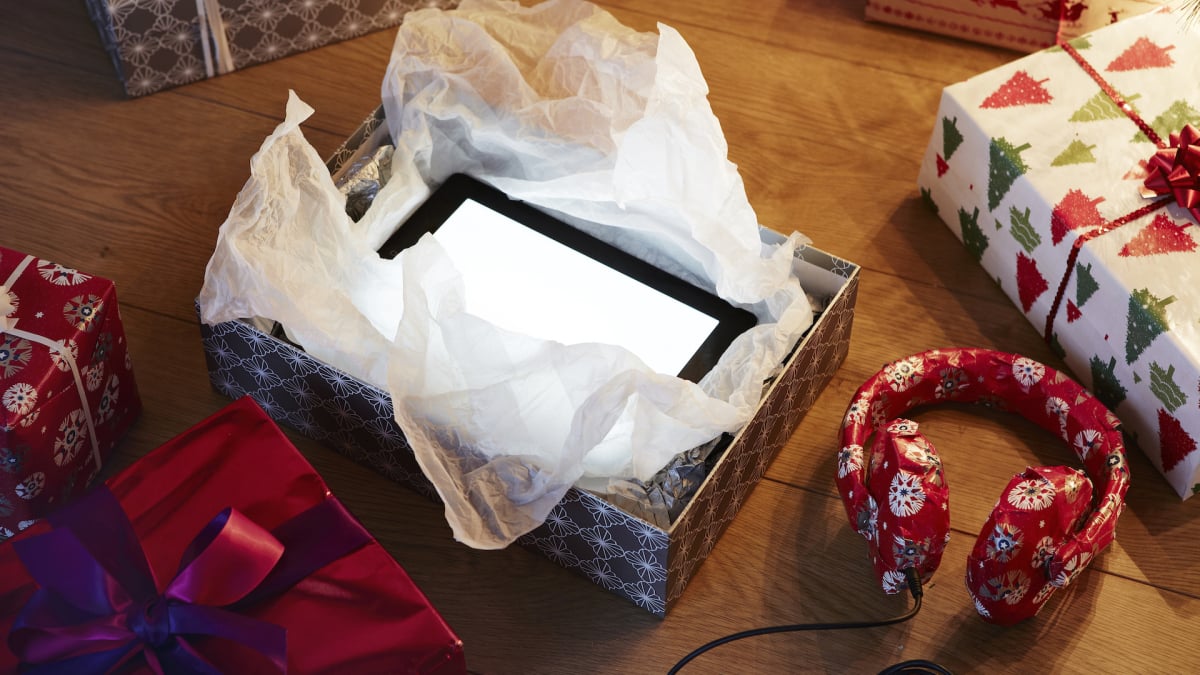 holiday-tech-gifts-for-kids:-5-things-to-know