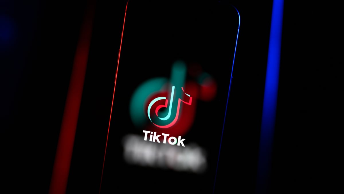 tiktok-is-back,-as-trump-pledges-to-use-executive-power-to-save-the-app-on-day-one