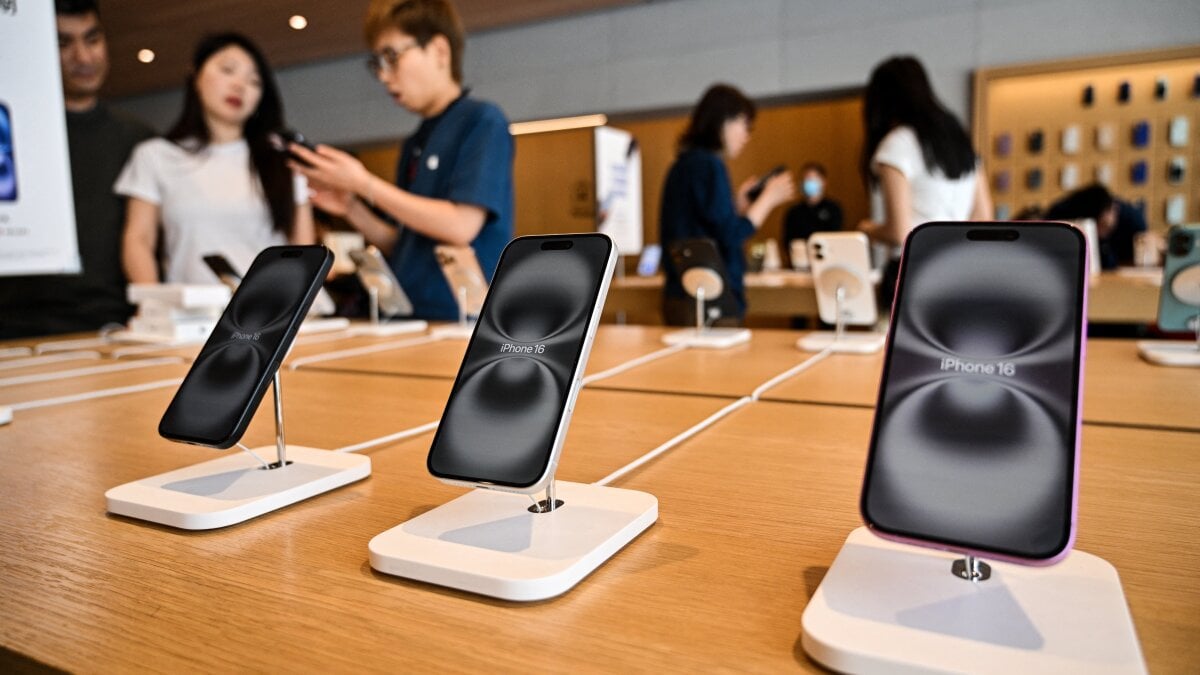 trumps-new-tariff-plan-spares-some-smartphones,-laptops