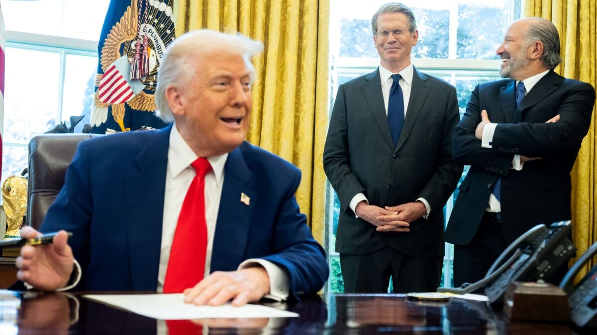 trump-admin-already-walks-back-smartphone,-laptop-tariff-exemption