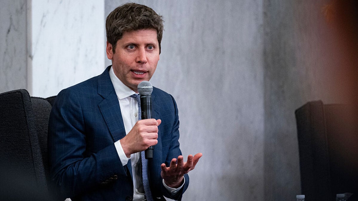 sam-altman:-openai-will-bring-back-gpt-4o-after-user-backlash