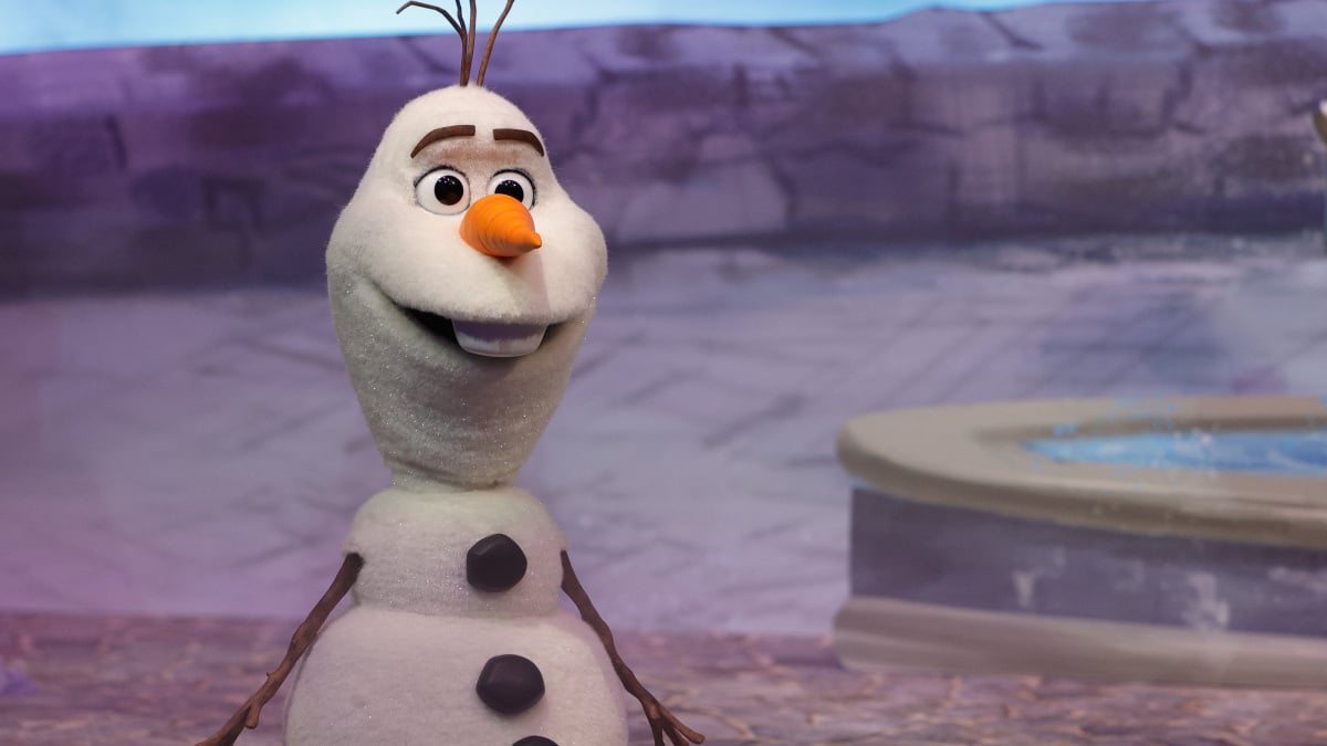 Watch Disneys New AI-Powered Olaf Robot Wander Around Arendelle