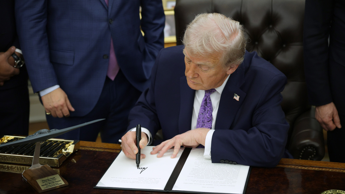 Trumps Latest AI Announcements: Tech Corps, Data Center Costs, Modern Warfare