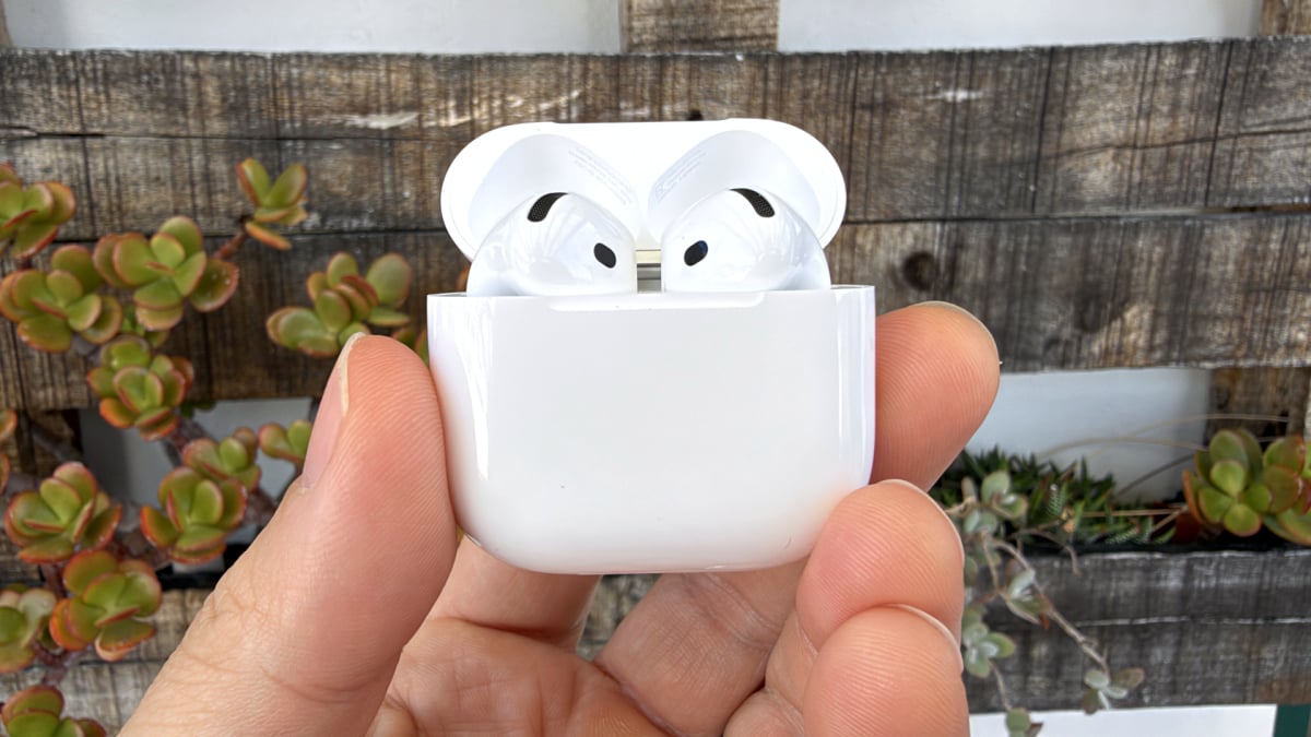 apple-airpods-5-review:-who-needs-the-pro,-anyway?