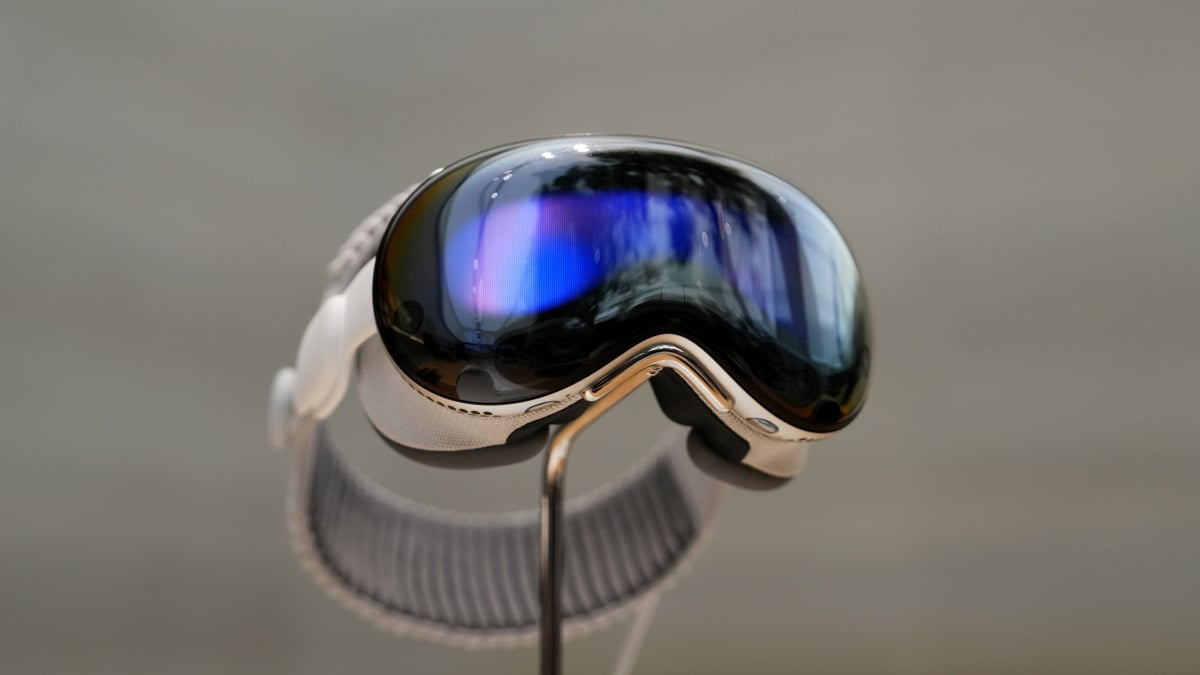 apples-next-vision-pro-could-look-more-like-meta-vr-glasses