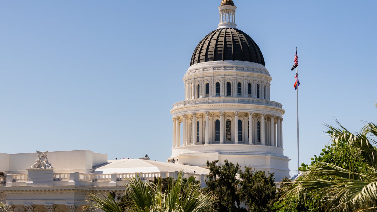 californias-new-ai-law:-ban-on-bots-used-to-fire-employees